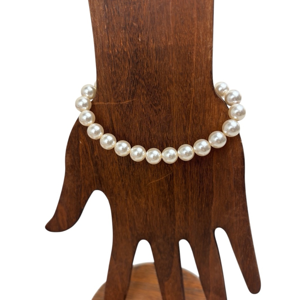 Elegant Pearl Bracelet, Classic, Timeless, Wedding, Bridal, Feminine, Summer - Picture 2 of 5